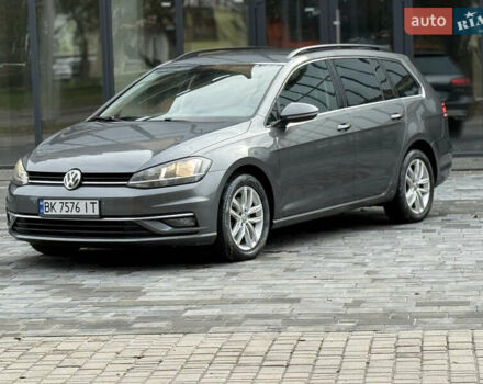 Серый Фольксваген Гольф, объемом двигателя 1.6 л и пробегом 253 тыс. км за 12700 $, фото 1 на Automoto.ua