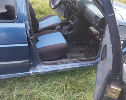 Синій Фольксваген Гольф, об'ємом двигуна 1.6 л та пробігом 200 тис. км за 1100 $, фото 5 на Automoto.ua
