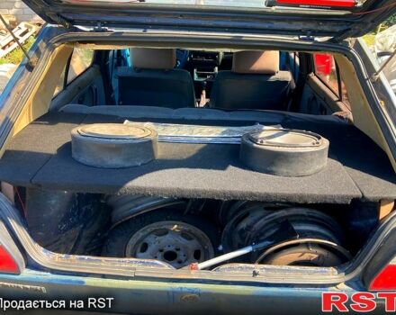 Синий Фольксваген Гольф, объемом двигателя 1.6 л и пробегом 340 тыс. км за 1200 $, фото 5 на Automoto.ua