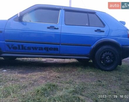 Синий Фольксваген Гольф, объемом двигателя 1.6 л и пробегом 477 тыс. км за 1800 $, фото 3 на Automoto.ua
