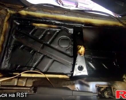 Синий Фольксваген Гольф, объемом двигателя 1.6 л и пробегом 350 тыс. км за 1000 $, фото 8 на Automoto.ua