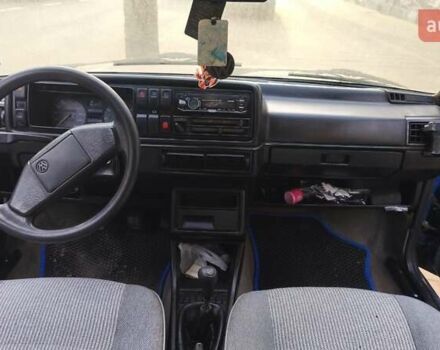 Синий Фольксваген Гольф, объемом двигателя 1.6 л и пробегом 300 тыс. км за 1100 $, фото 4 на Automoto.ua