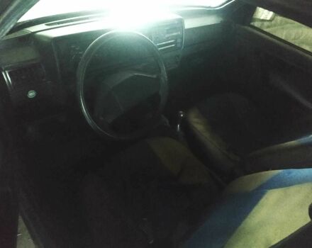 Синий Фольксваген Гольф, объемом двигателя 1.3 л и пробегом 350 тыс. км за 1100 $, фото 2 на Automoto.ua