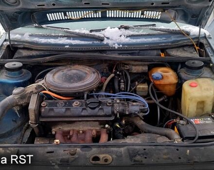 Синий Фольксваген Гольф, объемом двигателя 13 л и пробегом 198 тыс. км за 750 $, фото 4 на Automoto.ua