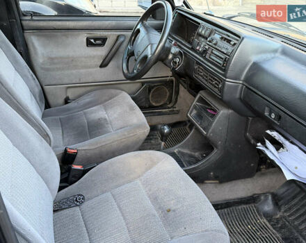 Синий Фольксваген Гольф, объемом двигателя 1.6 л и пробегом 250 тыс. км за 900 $, фото 3 на Automoto.ua