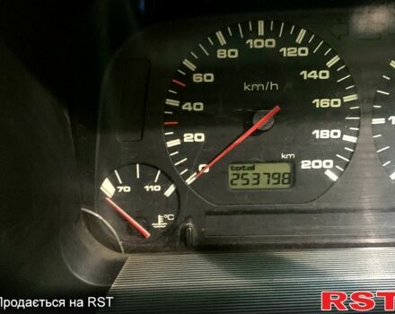 Синий Фольксваген Гольф, объемом двигателя 1.6 л и пробегом 250 тыс. км за 1600 $, фото 4 на Automoto.ua