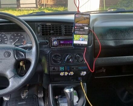 Синий Фольксваген Гольф, объемом двигателя 1.6 л и пробегом 290 тыс. км за 2000 $, фото 4 на Automoto.ua