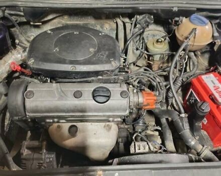 Синий Фольксваген Гольф, объемом двигателя 1.6 л и пробегом 278 тыс. км за 1950 $, фото 3 на Automoto.ua