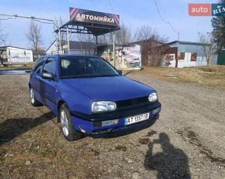 Синий Фольксваген Гольф, объемом двигателя 1.39 л и пробегом 275 тыс. км за 1600 $, фото 3 на Automoto.ua