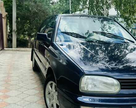 Синий Фольксваген Гольф, объемом двигателя 1.78 л и пробегом 60 тыс. км за 4000 $, фото 2 на Automoto.ua