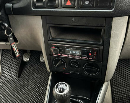 Синий Фольксваген Гольф, объемом двигателя 1.6 л и пробегом 308 тыс. км за 3450 $, фото 14 на Automoto.ua