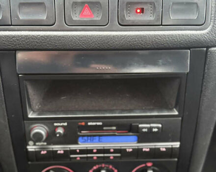 Синий Фольксваген Гольф, объемом двигателя 1.39 л и пробегом 213 тыс. км за 2750 $, фото 9 на Automoto.ua