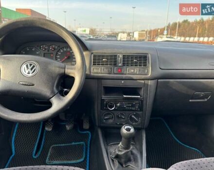 Синий Фольксваген Гольф, объемом двигателя 1.39 л и пробегом 247 тыс. км за 2850 $, фото 4 на Automoto.ua