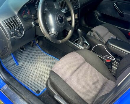 Синій Фольксваген Гольф, об'ємом двигуна 1.8 л та пробігом 300 тис. км за 4000 $, фото 4 на Automoto.ua