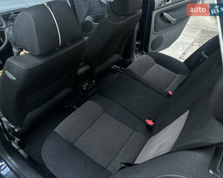 Синий Фольксваген Гольф, объемом двигателя 1.6 л и пробегом 246 тыс. км за 3950 $, фото 5 на Automoto.ua