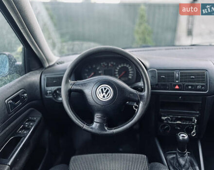 Синий Фольксваген Гольф, объемом двигателя 1.6 л и пробегом 246 тыс. км за 3950 $, фото 2 на Automoto.ua