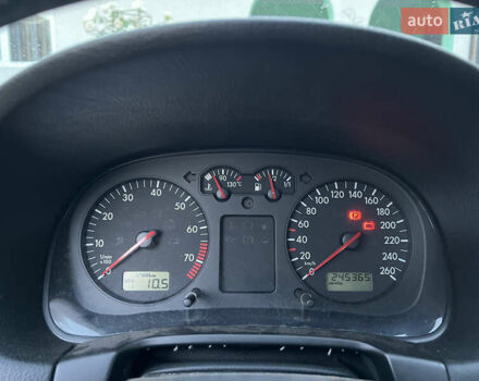 Синий Фольксваген Гольф, объемом двигателя 1.6 л и пробегом 246 тыс. км за 3950 $, фото 6 на Automoto.ua