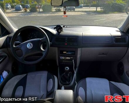Синий Фольксваген Гольф, объемом двигателя 1.6 л и пробегом 283 тыс. км за 2850 $, фото 4 на Automoto.ua