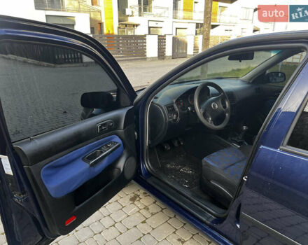 Синий Фольксваген Гольф, объемом двигателя 1.6 л и пробегом 271 тыс. км за 3850 $, фото 16 на Automoto.ua