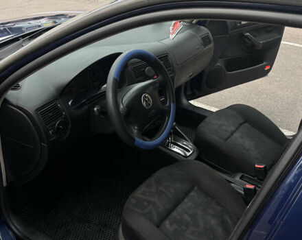 Синий Фольксваген Гольф, объемом двигателя 1.6 л и пробегом 300 тыс. км за 3800 $, фото 3 на Automoto.ua