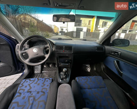 Синий Фольксваген Гольф, объемом двигателя 1.6 л и пробегом 271 тыс. км за 3850 $, фото 19 на Automoto.ua