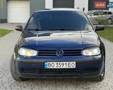 Синий Фольксваген Гольф, объемом двигателя 1.6 л и пробегом 271 тыс. км за 3850 $, фото 2 на Automoto.ua
