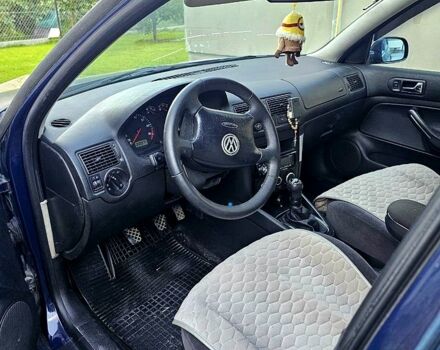Синий Фольксваген Гольф, объемом двигателя 1.6 л и пробегом 364 тыс. км за 3600 $, фото 4 на Automoto.ua