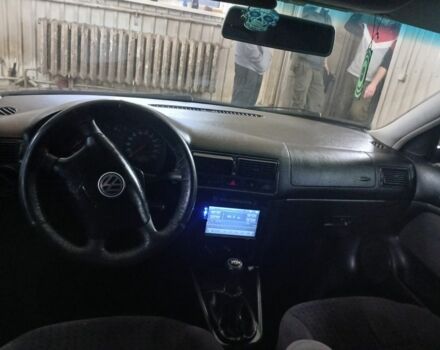 Синий Фольксваген Гольф, объемом двигателя 1.4 л и пробегом 297 тыс. км за 3000 $, фото 3 на Automoto.ua