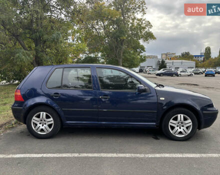 Синий Фольксваген Гольф, объемом двигателя 1.6 л и пробегом 300 тыс. км за 3800 $, фото 2 на Automoto.ua
