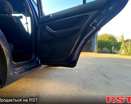 Синий Фольксваген Гольф, объемом двигателя 1.6 л и пробегом 360 тыс. км за 3700 $, фото 7 на Automoto.ua