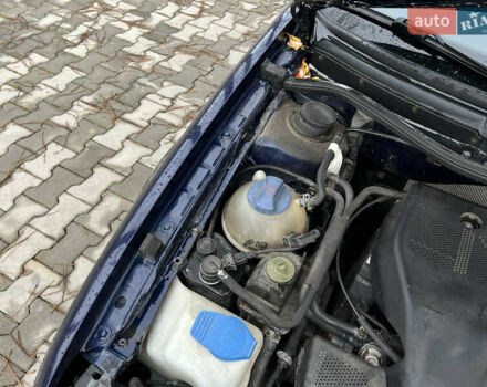 Синий Фольксваген Гольф, объемом двигателя 1.6 л и пробегом 246 тыс. км за 3950 $, фото 28 на Automoto.ua