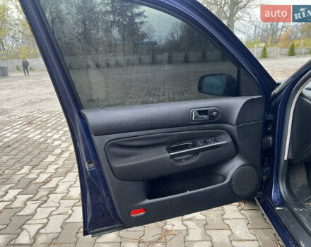 Синий Фольксваген Гольф, объемом двигателя 1.6 л и пробегом 246 тыс. км за 3950 $, фото 25 на Automoto.ua