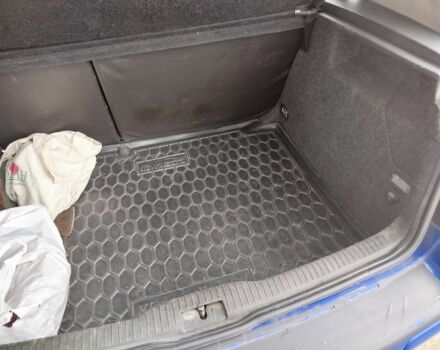 Синий Фольксваген Гольф, объемом двигателя 1.6 л и пробегом 330 тыс. км за 3500 $, фото 6 на Automoto.ua