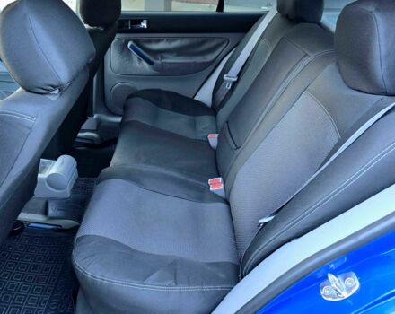 Синий Фольксваген Гольф, объемом двигателя 1.6 л и пробегом 200 тыс. км за 3500 $, фото 12 на Automoto.ua