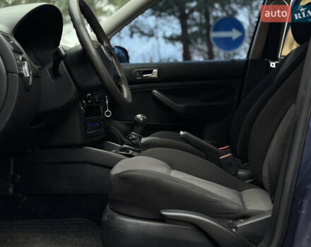 Синий Фольксваген Гольф, объемом двигателя 1.6 л и пробегом 248 тыс. км за 3599 $, фото 18 на Automoto.ua