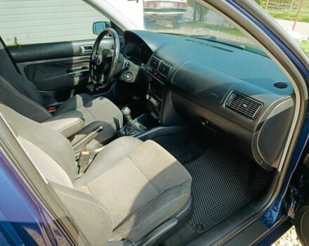 Синий Фольксваген Гольф, объемом двигателя 1.6 л и пробегом 190 тыс. км за 4200 $, фото 5 на Automoto.ua