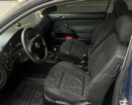 Синий Фольксваген Гольф, объемом двигателя 1.4 л и пробегом 270 тыс. км за 4000 $, фото 5 на Automoto.ua