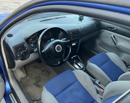 Синий Фольксваген Гольф, объемом двигателя 1.6 л и пробегом 208 тыс. км за 3500 $, фото 4 на Automoto.ua