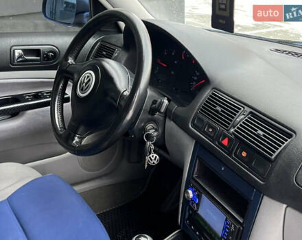 Синий Фольксваген Гольф, объемом двигателя 1.9 л и пробегом 322 тыс. км за 4499 $, фото 60 на Automoto.ua