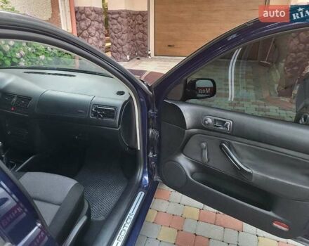 Синий Фольксваген Гольф, объемом двигателя 1.6 л и пробегом 302 тыс. км за 3900 $, фото 11 на Automoto.ua