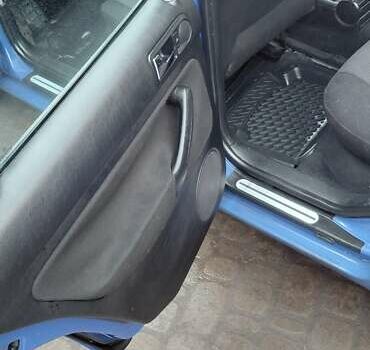 Синий Фольксваген Гольф, объемом двигателя 1.4 л и пробегом 276 тыс. км за 4500 $, фото 4 на Automoto.ua