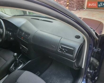 Синий Фольксваген Гольф, объемом двигателя 1.6 л и пробегом 302 тыс. км за 3900 $, фото 13 на Automoto.ua