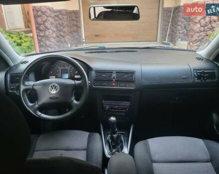 Синий Фольксваген Гольф, объемом двигателя 1.6 л и пробегом 302 тыс. км за 3900 $, фото 10 на Automoto.ua