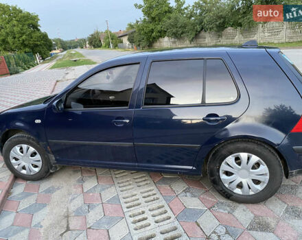 Синий Фольксваген Гольф, объемом двигателя 1.6 л и пробегом 260 тыс. км за 3500 $, фото 1 на Automoto.ua