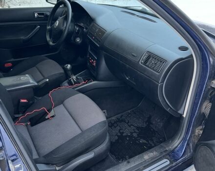 Синій Фольксваген Гольф, об'ємом двигуна 1.6 л та пробігом 258 тис. км за 3200 $, фото 5 на Automoto.ua