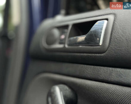 Синий Фольксваген Гольф, объемом двигателя 1.6 л и пробегом 248 тыс. км за 3599 $, фото 24 на Automoto.ua