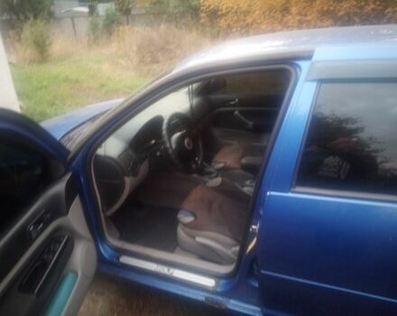 Синий Фольксваген Гольф, объемом двигателя 1.6 л и пробегом 425 тыс. км за 3500 $, фото 5 на Automoto.ua