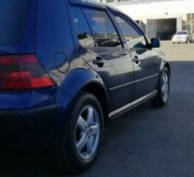 Синий Фольксваген Гольф, объемом двигателя 1.4 л и пробегом 240 тыс. км за 4000 $, фото 1 на Automoto.ua