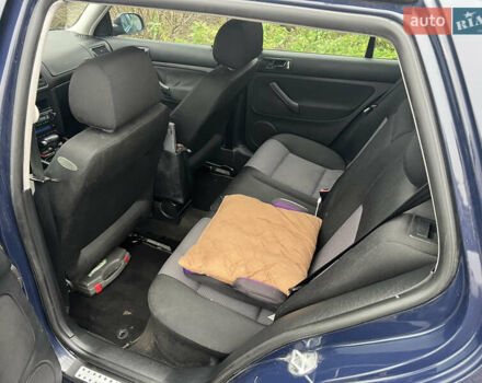 Синий Фольксваген Гольф, объемом двигателя 1.6 л и пробегом 260 тыс. км за 4600 $, фото 2 на Automoto.ua