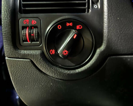 Синій Фольксваген Гольф, об'ємом двигуна 1.39 л та пробігом 169 тис. км за 4000 $, фото 35 на Automoto.ua